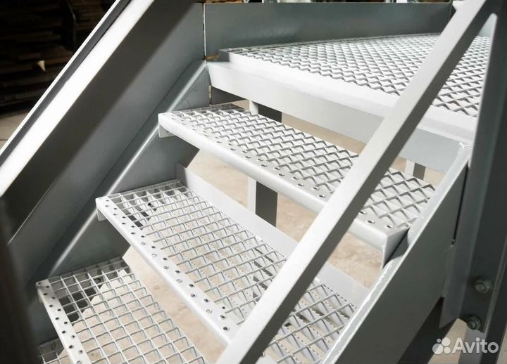 Ступени металлические