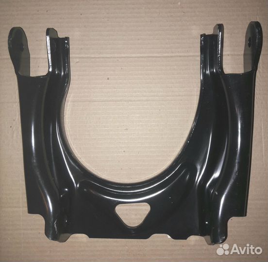 Рычаг подвески Peugeot 3520N8