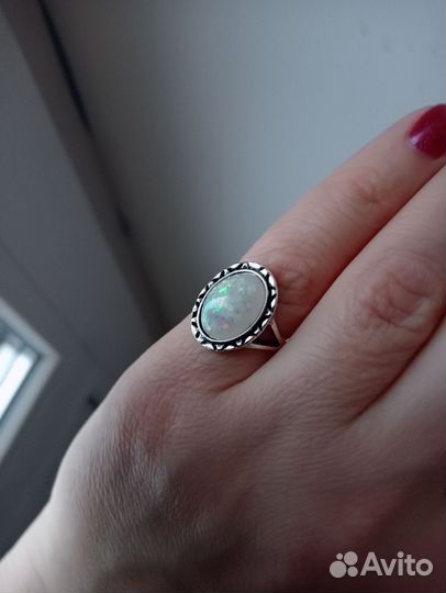 Кольцо с камнем опал