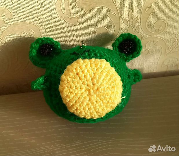Вязаная игрушка брелок лягушка/подарок