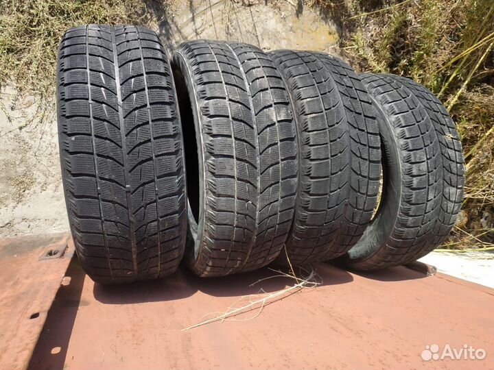 Bridgestone Blizzak WS-60 235/60 R16