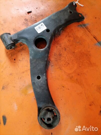 Рычаг на Toyota Corolla Runx NZE121 1NZ-FE