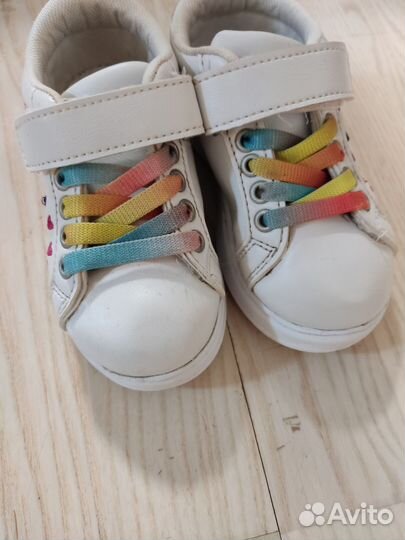 Кроссовки для девочки 24