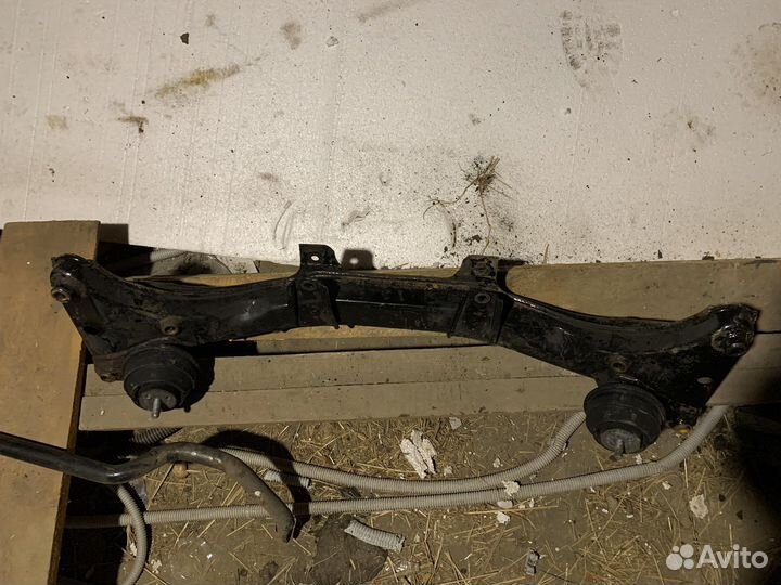 Передний подрамник е36