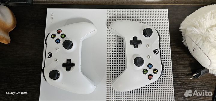Xbox one s 2 геймпада 1tb