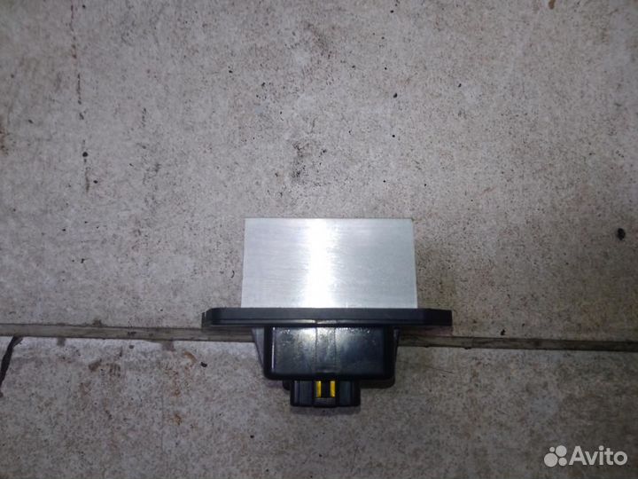 Резистор отопителя Toyota Land Cruiser J100 UZJ100