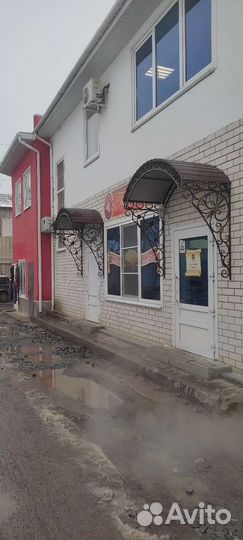 Козырек над дверью