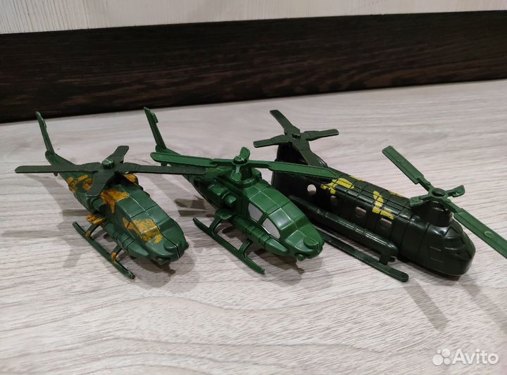 Пластиковые игрушки, военная техника