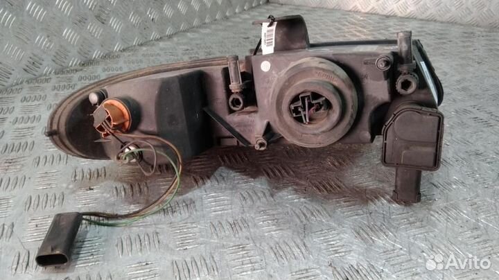 Фара 04897389AA Chrysler Voyager (1996-2000)