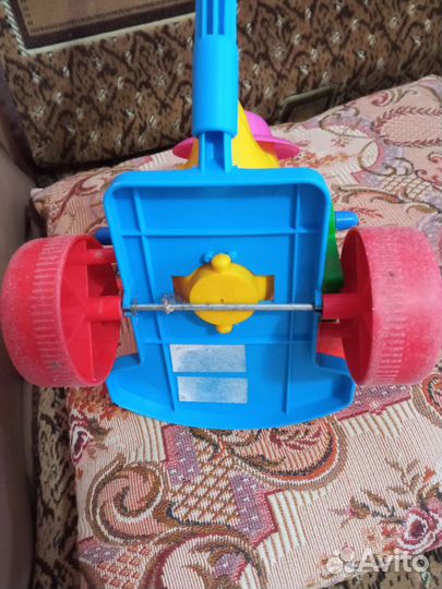 Игрушка Утёнок - каталка на колесиках с ручкой