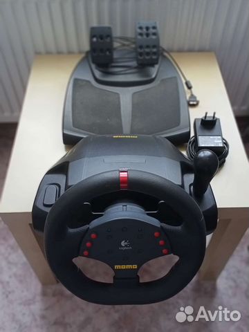 Игровой руль Logitech Momo