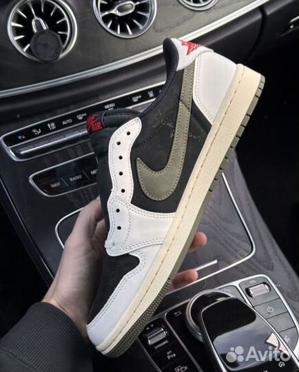 Nike air jordan 1 travis scott low