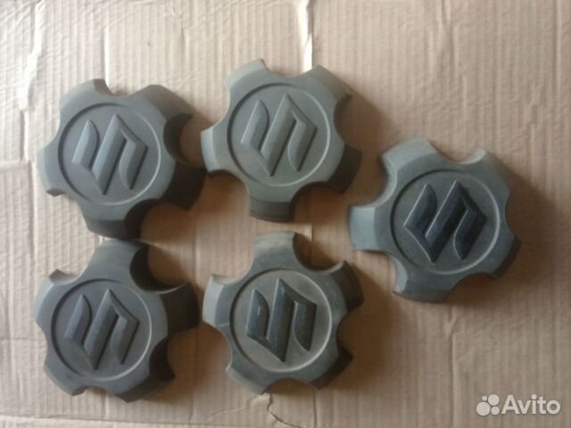 Заглушки на диски Suzuki