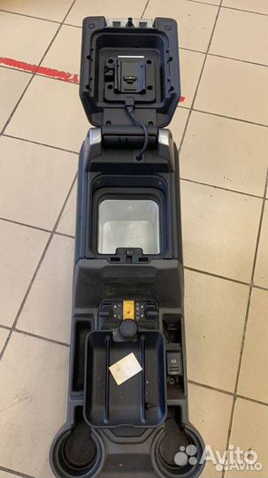 Центральный подлокотник Land Rover Discovery 3