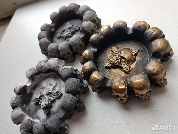 Пепельницы из гипса с черепами