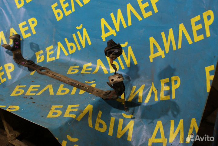 Нижнее опора радиатора Ford Focus 1