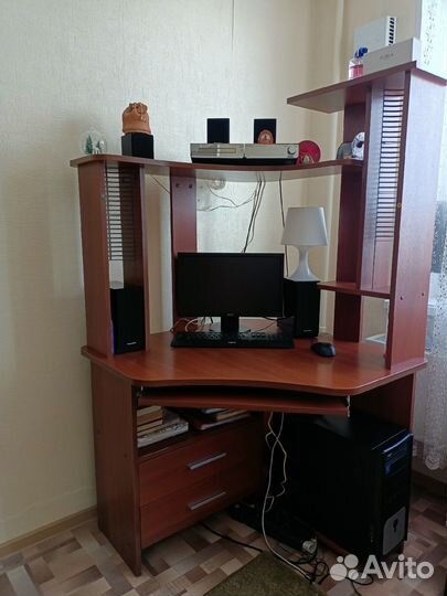 Компьютерный стол