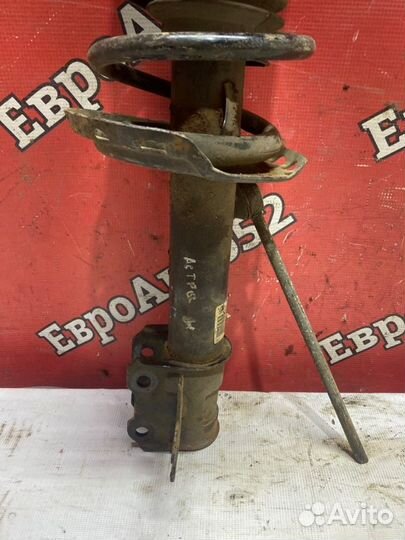 Стойка подвески передняя левая Opel Astra H