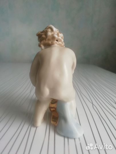 Статуэтка фарфор Путти с поросенком Германия