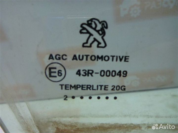 Стекло двери переднее правое Peugeot 408 седан 10F