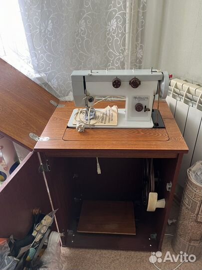 Швейная машинка чайка 143