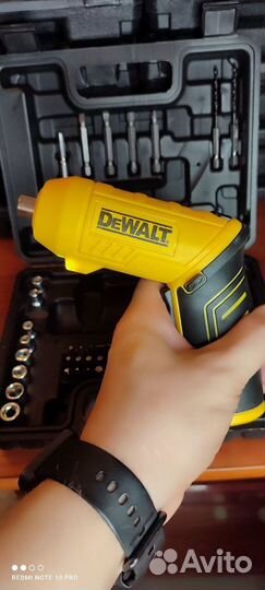 Аккумуляторная отвертка dewalt