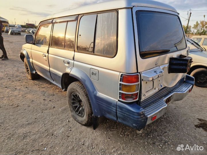 Подрамник двигателя Mitsubishi Pajero 2