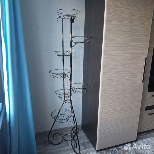 Подставка для цветов напольная металлическая