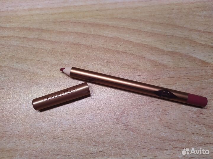 Charlotte Tilbury Карандаш для губ Bond Girl