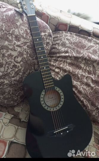 Акустическая гитара