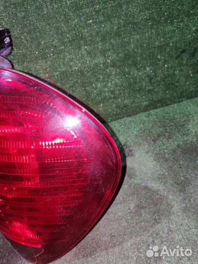 Стоп-сигнал / фонарь задний правый Nissan Bluebird