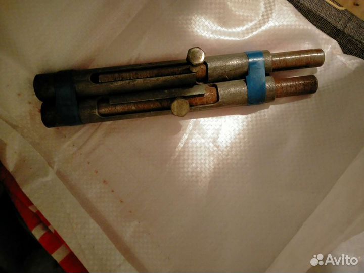 Запоры для дверей или ворот