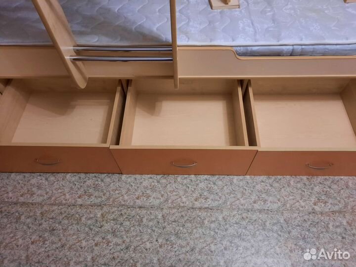 Детская мебель,2 ярусная кровать,шкафы