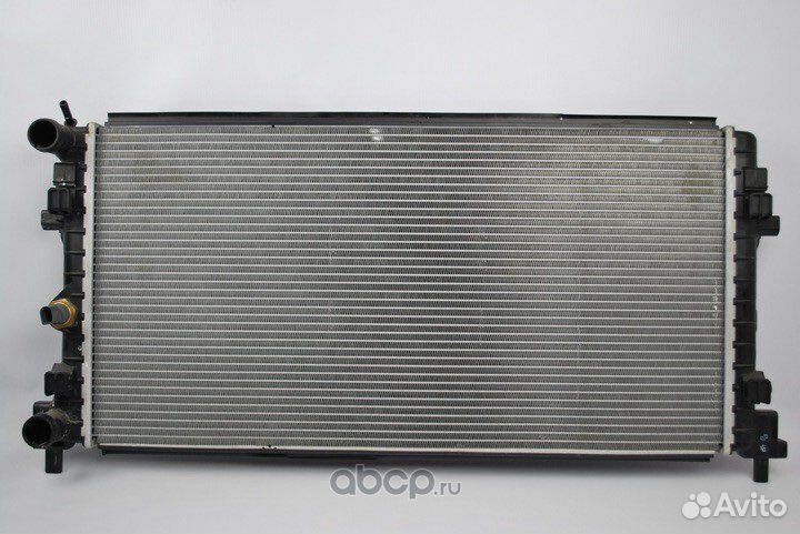 Оригинальный радиатор охлаждения Rapid /Polo