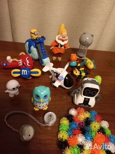 Машинки, фигурки, лабининт, тикеры- токеры,скрепыш
