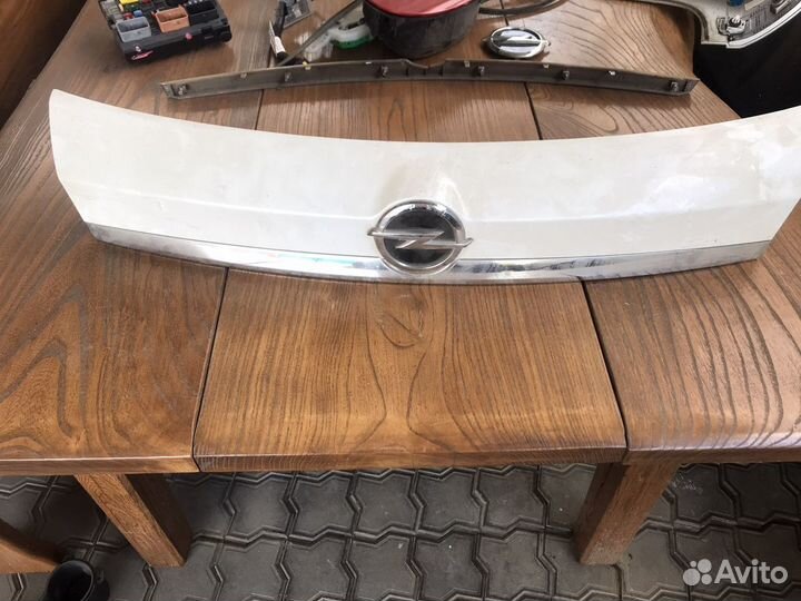 Накладка на крышку багажника на опель Мокка