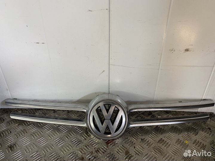 Накладка на решетку радиатора VW Touareg 2007-2010