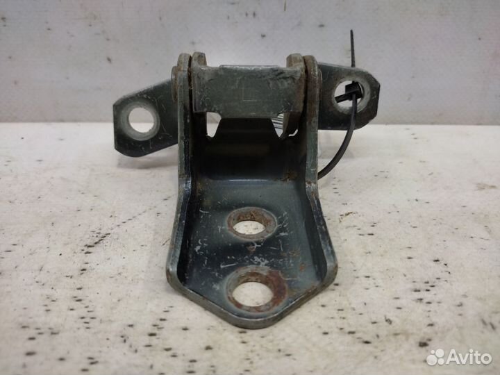 Петля двери задняя правая Mazda 6 GG 2002-2008