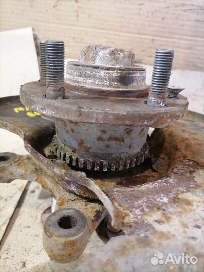 Кулак задний левый Mazda 6