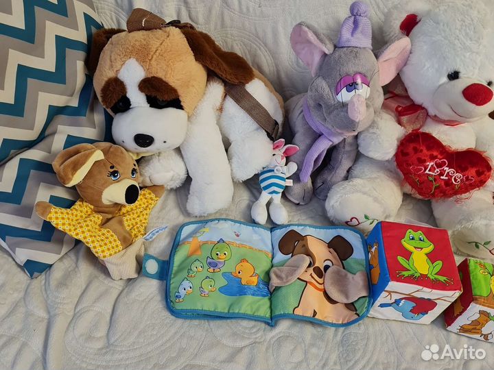 Мягкие игрушки, рюкзаки, развивающие кубики книжки