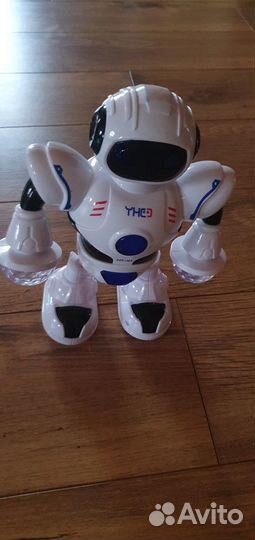 Игрушка робот