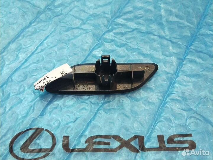 Крышка форсунки правая черная Rx 4 19-23