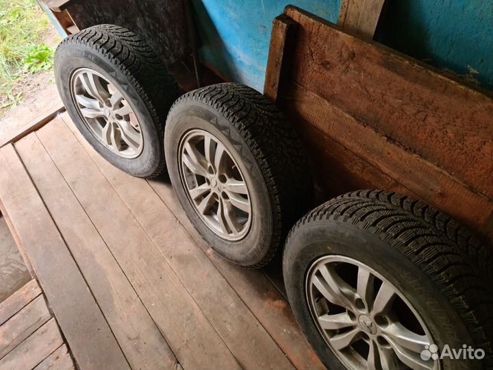 R16 Bridgestone Blizzak Spike-01 215/70, PCD 5x114.3 DIA 67