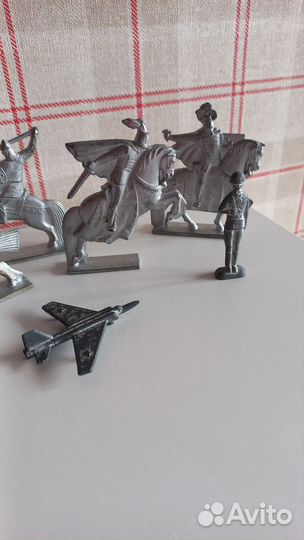 Продаю советские оловянные солдатики