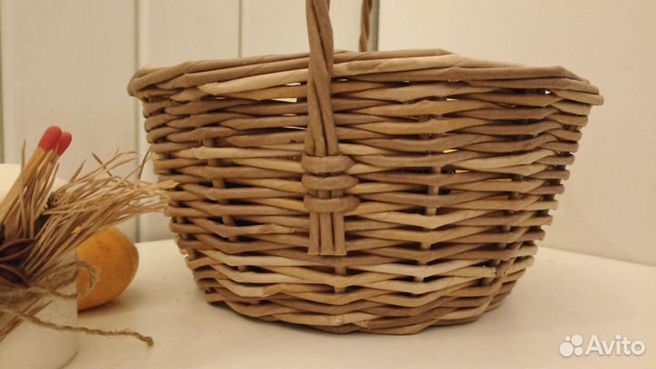 Плетеная корзина для подарков
