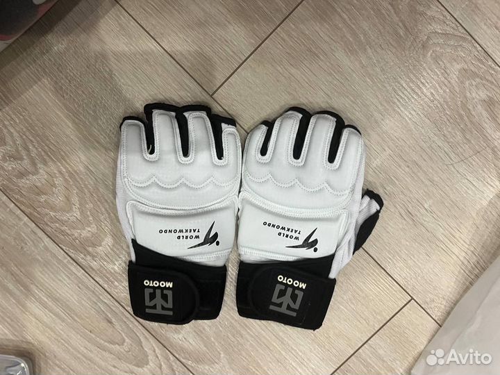 Спортивные перчатки