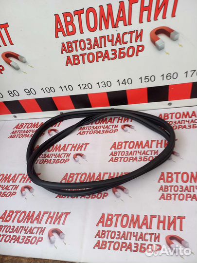 Уплотнитель двери передней левой Киа Соренто 4 MQ