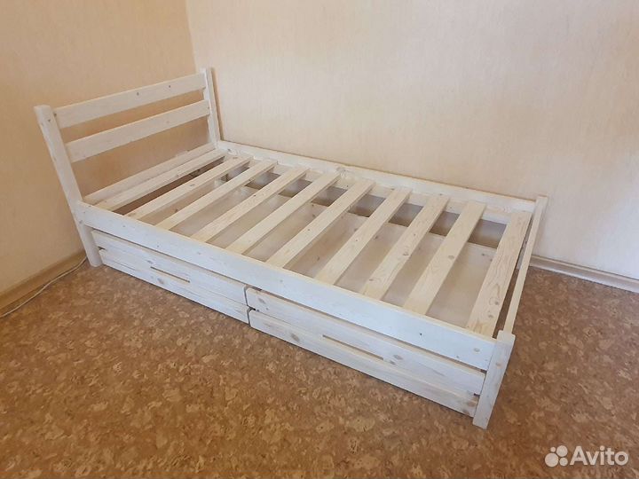 Подростковая / Односпальная кровать из массива