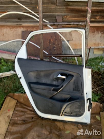 Задняя левая дверь volkswagen polo 5