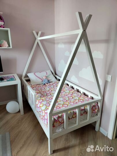Детская кровать домик с матрасом